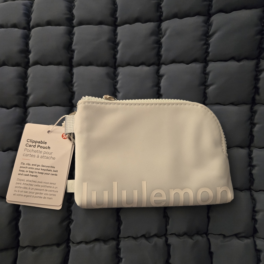 NWT Lululemon Clippable Card Pouch Mint Breeze White - Picture 5 of 5